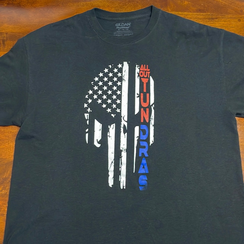 XL All out Tundra graphic tee